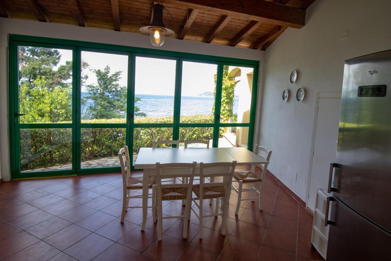 Villa Le Sprizze A Bordo Del Mare - Goelba มาร์ชานา มารีนา ภายนอก รูปภาพ